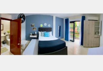 2 HOSPEDAJES ABC NEW YORk REAL COMO EN LAS FOTOS allows 18 year olds to book a room