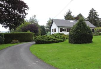 Villa de fays allows 18 year olds to book a room