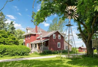 Charming 8 Acre Farmhouse 11458 has Balcony rooms