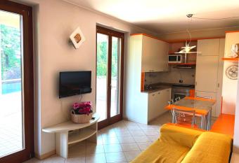 Appartamento Seveso Stazione Trenord - Affitti Brevi Italia has Balcony rooms