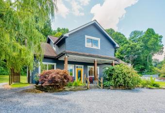 Old Lytle Cove Rd ~ Lower Unit has Balcony rooms