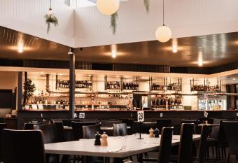 Barwon Heads Hotel has Balcony rooms