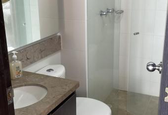 Habitaci  n en conjunto residencial allows 18 year olds to book a room