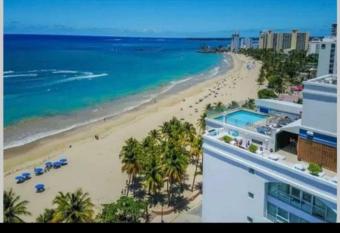 Sea breeze vacation lll en Condominio Verde mar has rooms with a private hot tub