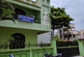 Bluemoon Bungalow has Balcony rooms