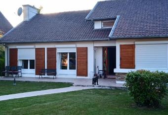 villa des Cl  matites allows 18 year olds to book a room