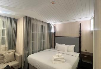 Grand Florida pattaya by waranya has Balcony rooms