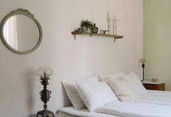 Via Cavour B&B Ripatransone allows 18 year olds to book a room