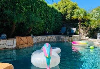 Beautiful 5BR and 3BA, heated pool, golfing, BBQ villa near Disney and beaches has Balcony rooms