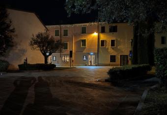 Hotel San Lorenzo allows 18 year olds to book a room