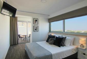 Phaedrus Living: Luxury Suite Nicosia 501 allows 18 year olds to book a room