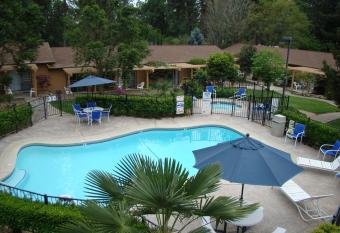 Ponderosa Gardens Motel allows 18 year olds to book a room