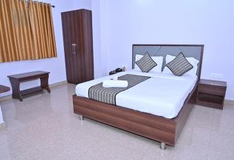 Hotel Stone Park by WB Inn allows 18 year olds to book a room