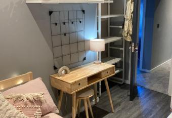 Bellerose Seven  allows 18 year olds to book a room