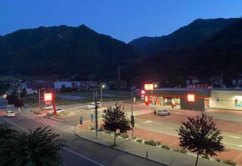 Apartament cu 3 camere parcare gratuit   allows 18 year olds to book a room