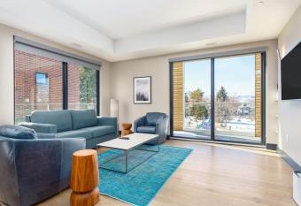 Enjoy Mtn Views From Our Sprawling Flat & Balcony has Balcony rooms