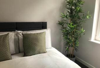 1Bed Golfhill Cottage allows 18 year olds to book a room