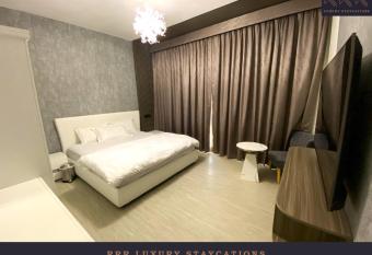 Cheerful 4-bedroom Villa with pool and BBQ area has Balcony rooms