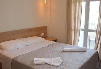 Bella Elena Apartments has Balcony rooms