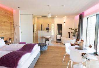 mariaAPPARTMENTS has Balcony rooms