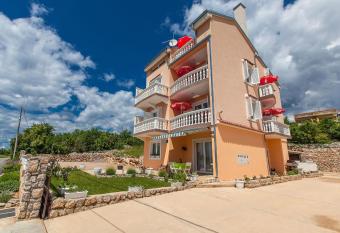 Apartments Villa Americana has Balcony rooms