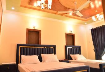 Redbury Guesthouse has Balcony rooms