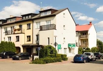 Pokoje Go  cinne Akropol allows 18 year olds to book a room