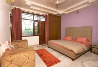 Luxury Aura Stays 3 bedroom Private villa allows 18 year olds to book a room