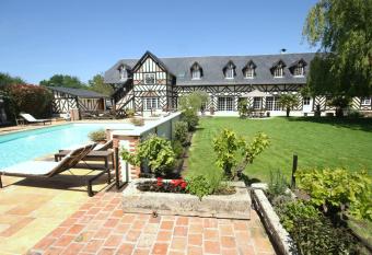 Manoir de la Croix-Sonnet allows 18 year olds to book a room