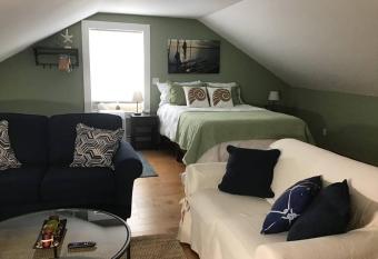 Romantic Peaceful Getaway allows 18 year olds to book a room