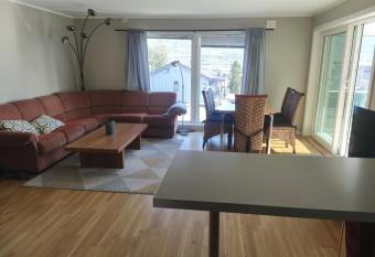 FeelHome apartment 4- bedroms Njords veg has Balcony rooms