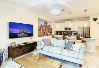 Amazing 4BR Home Pvt Pool BBQ has Balcony rooms