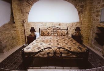 star hostel allows 18 year olds to book a room