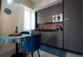 Officine Cavour - Appartamenti la Quercia has Balcony rooms