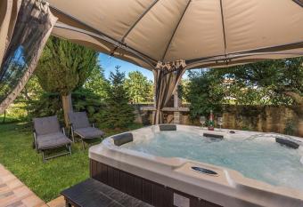 Apartment Maru  ini has Balcony rooms