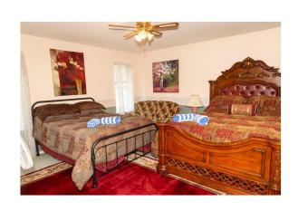 Anita's Bed & Breakfast Master Bedroom In Sidoni Home with 2 Queen Beds S-1 has Balcony rooms
