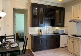 Private cozy suite near Dyke and Fisherman's Wharf allows 18 year olds to book a room