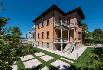 Ca  delle Contesse - Villa on lagoon with private dock and spectacular view has Balcony rooms