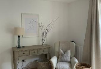 Shakespeare   s Nest has Balcony rooms