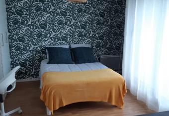 Studio dans les nuages has Balcony rooms