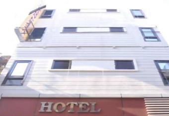 Hotel Swaran Plaza by WB Inn allows 18 year olds to book a room