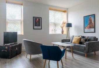 Leeds Apartment - 5 min from City Centre allows 18 year olds to book a room