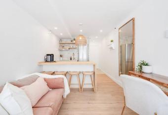 INITIAL / MEDZI / Centre-ville de Quebec allows 18 year olds to book a room