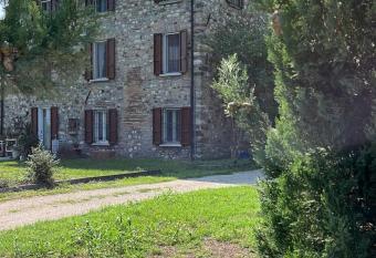 C   Vittoria allows 18 year olds to book a room