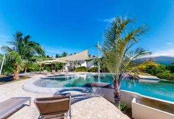 Magnificent villas with swimming pool and ocean views allows 18 year olds to book a room