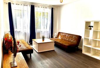 Ger  umige Wohnung im Herzen Kassels allows 18 year olds to book a room