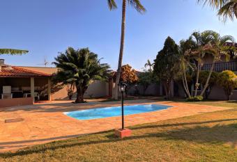 Casa com piscina pr  xima ao Centro has Smoking rooms