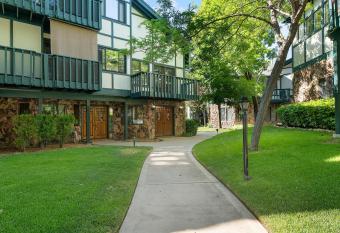 Viking Bear Lair Lakeside Condo has Balcony rooms