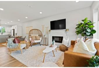 The Promenade I Patio and BBQ I Fire pit I Sleep 9 has Balcony rooms