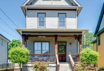 Downtown House-perfect for large groups-Sleeps 10! allows 18 year olds to book a room